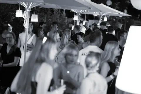 Foto 2 von 83